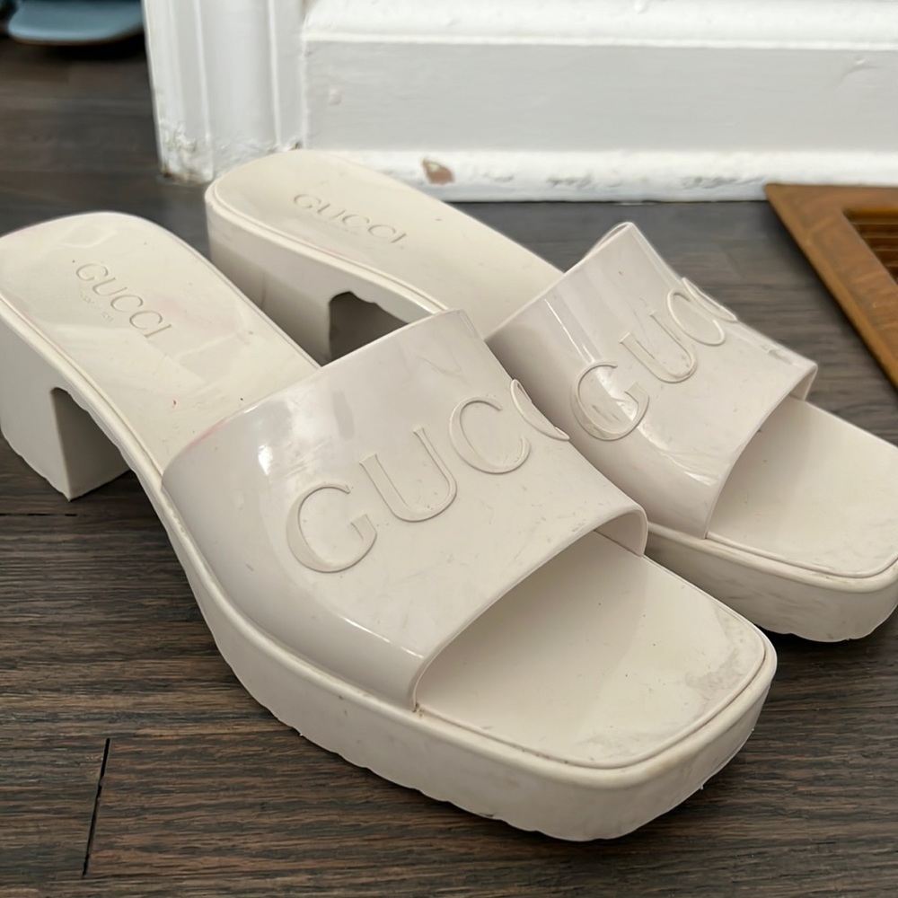 Authentic Gucci great condition worn very lightly